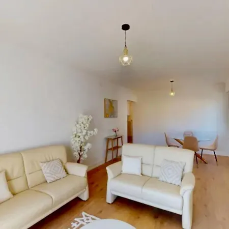Spacious Minimalist 2br Free Parking * Prilly