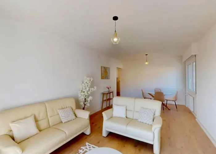 Spacious Minimalist Prilly 2br Free Parking * Prilly