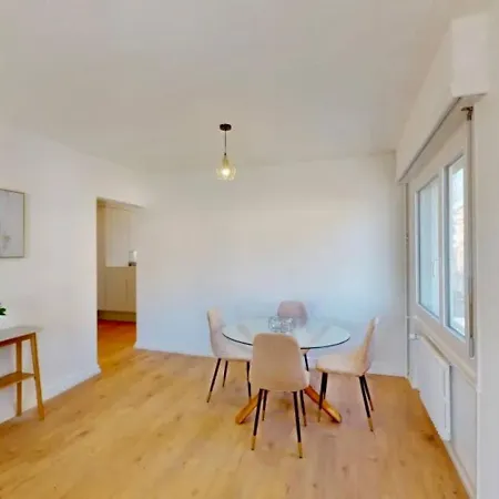 Spacious Minimalist 2br Free Parking Apartmán *