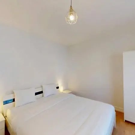 Spacious Minimalist 2br Free Parking * Prilly