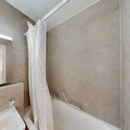 Spacious Minimalist 2br Free Parking *